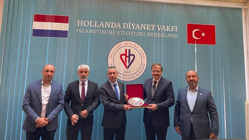 Turkish commission on Islamophobia, racism meets with Dutch officials